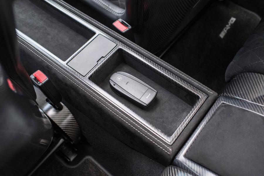 Детали интерьера Mercedes-Benz CLK-Class AMG DTM Cabriolet (A209) 2006 года  (фото 25 из 58)
